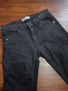 (Category: ) located in . Submitted by preloved_0101 (Listing ID 1369801417, Image 1). Description: .