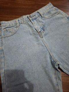 (Category: ) located in . Submitted by preloved_0101 (Listing ID 1369803769, Image 1). Description: .