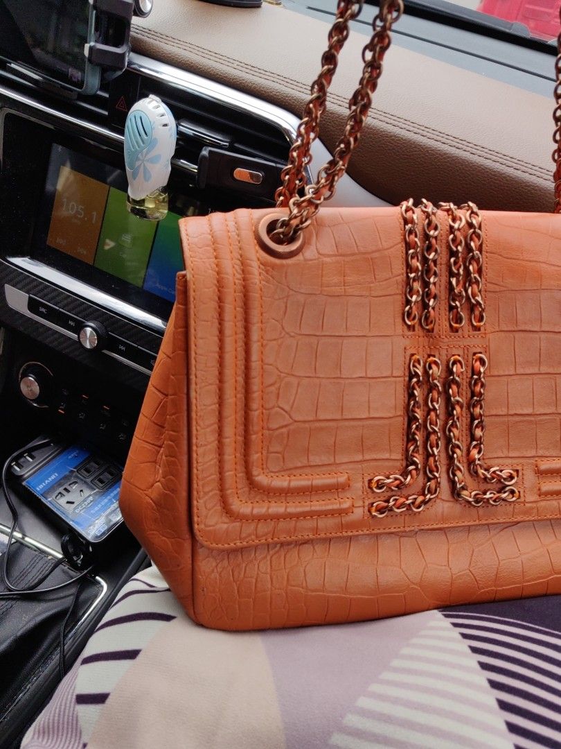 LANVIN (Category: Luxury Bags & Wallets) located in Davao. Submitted by daneyvintage (Listing ID 1369735056, Image 3). Description: normal sign of usage lang please chrck photo for details.