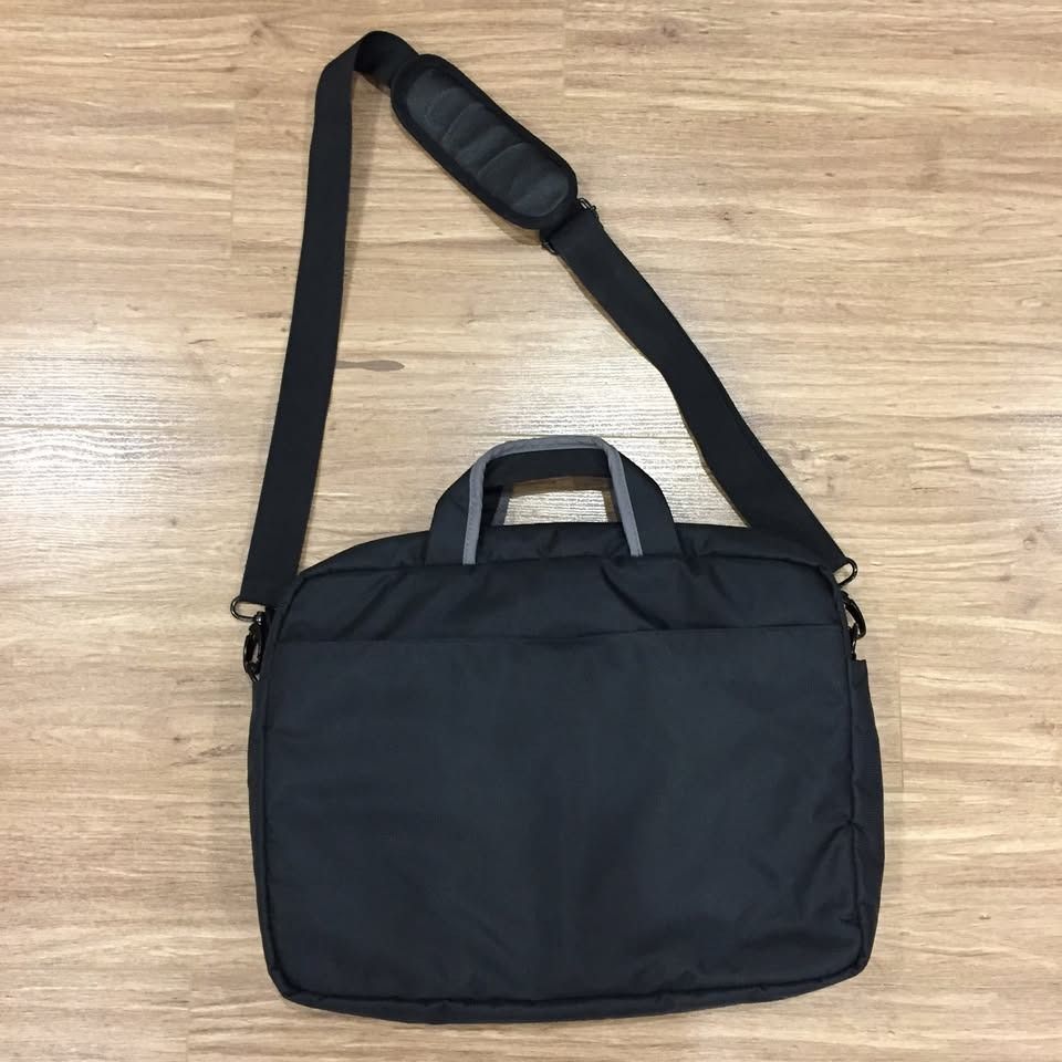 Laptop briefcase bag (Category: Laptop Bags & Sleeves) located in Makati City. Submitted by savedeal (Listing ID 1369722842, Image 2). Description: Laptop briefcase bag. Fits up to most 13-17" screen laptops. Brand: Decode. Made of light weight water repellent Polyester Ballistic. Top load padded computer compartment. Zippered front pocket. Foam padded computer compartment. Reason for sale: downsizing..
