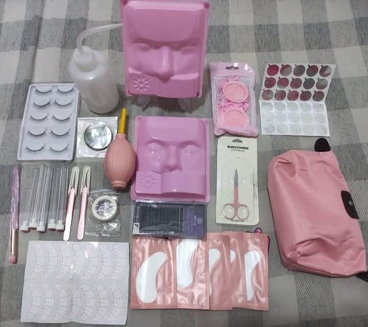 Lash Starter Kit Pro Semi Permanent Individual Eyelash Extensions (Category: Face Care) located in Manila. Submitted by poliyanaaaaa (Listing ID 1369799702, Image 1). Description: .