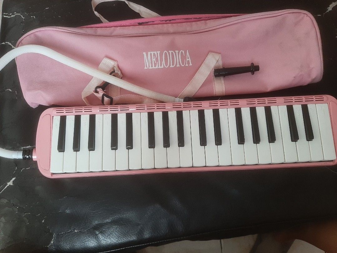 Melodica piano (Category: Musical Instruments) located in Las Pinas. Submitted by cj_e06 (Listing ID 1369697721, Image 3). Description: Complete set with bag.