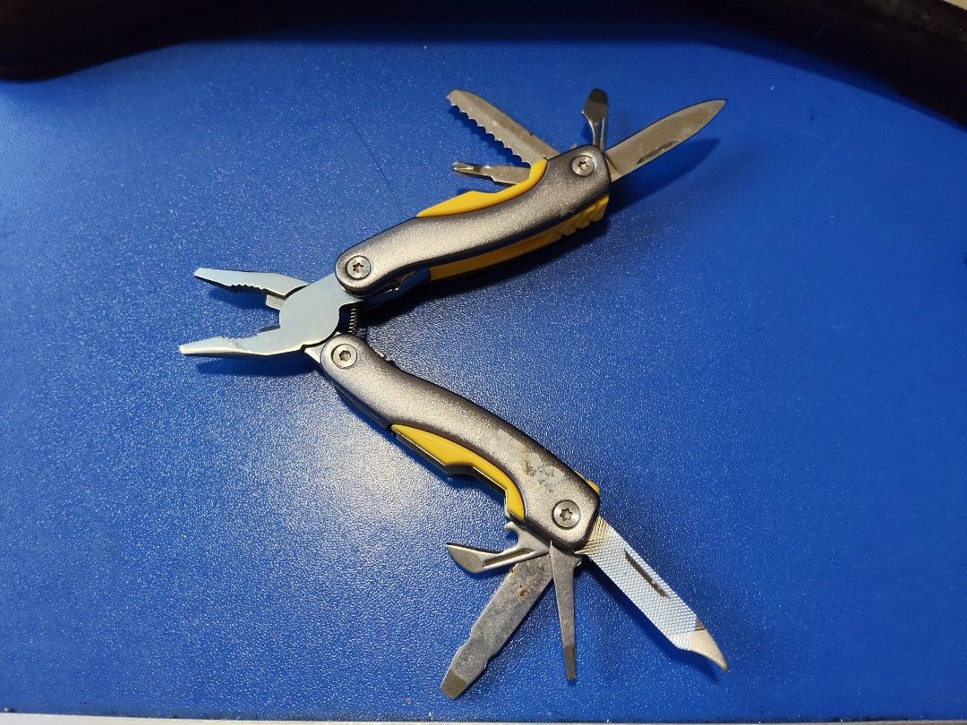 Multi Tool pilers (Category: Hiking & Camping) located in Singapore. Submitted by golden_monkey (Listing ID 1369729801, Image 2). Description: Come into handy for camping , fishing and hiking..