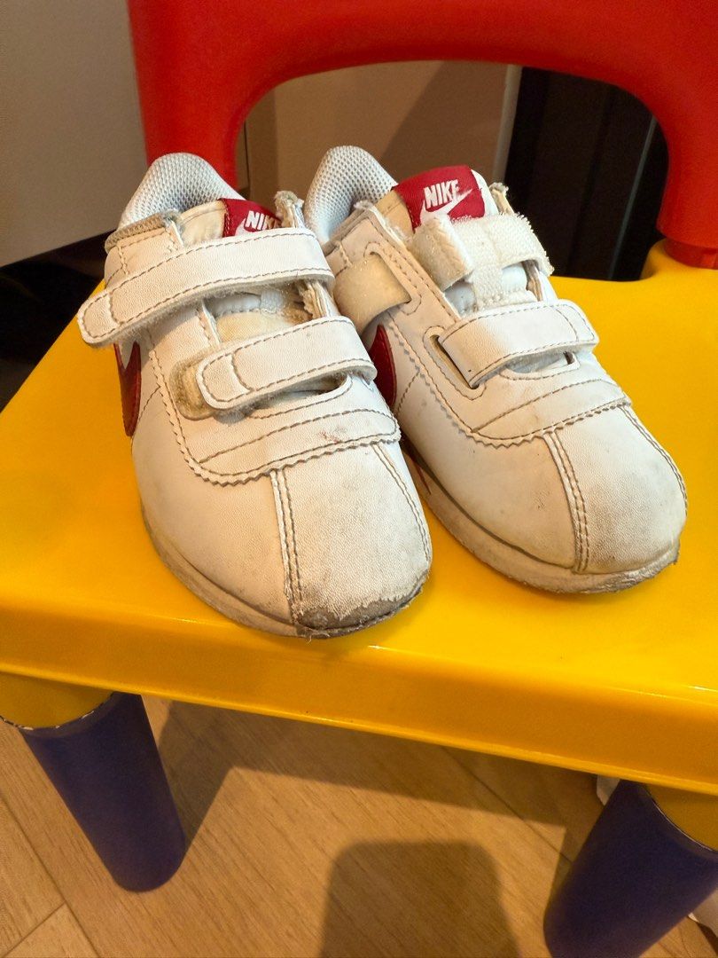 由 lys70261 (刊登 ID 1369727280，圖片 2) 提交，位於 高雄市 (Kaohsiung) 的 Nike 小童外出鞋 (類別：嬰兒及兒童流行時尚)，說明：小朋友玩滑板磨壞前面 其他都很好 15cm Eur26號 。