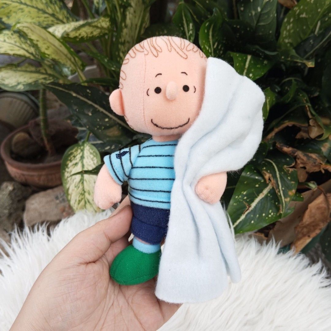 Linus Hobbies Peanuts Comic Strip by Charles M.Schulz LINUS VAN PELT Bestfriend of ...