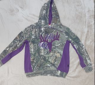 (Category: ) located in . Submitted by leahshoppy (Listing ID 1369835329, Image 1). Description: .