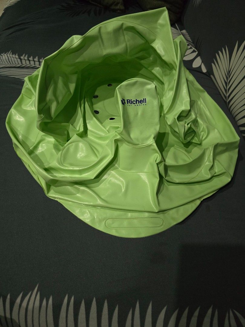 Richell inflatable baby soft chair (Category: Bathtub & Bath Accessories) located in Quezon City. Submitted by louvie07 (Listing ID 1369773460, Image 3). Description: * with built-in air pump * 100% original * good for babies aged 7 months - 2 years old * no box na po.