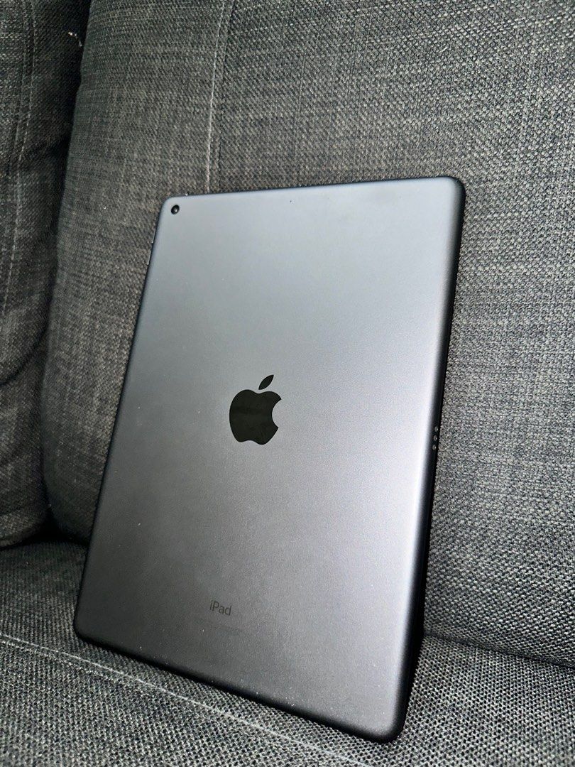 Rush Sale! iPad 9th Gen!!! (Category: iPad) located in Limay. Submitted by aztigazi (Listing ID 1369853855, Image 1). Description: RUSH SALE!!! iPad 9th Generation (2021) Space Gray 64gb 17k nabili, 10,500 nalang! Unit and Case (Smart Case) No issue, gagamitin mo nalang! Nego pa sa sure buyer! Dm Dm Dm .