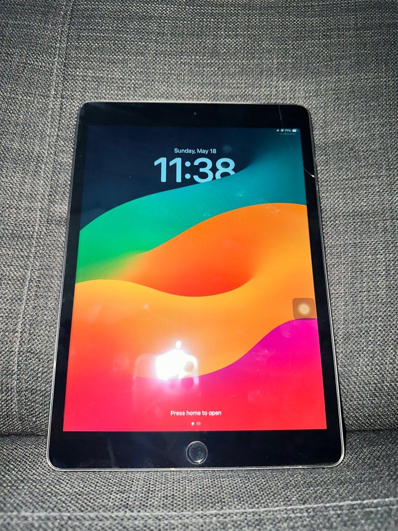 Rush Sale! iPad 9th Gen!!! (Category: iPad) located in Limay. Submitted by aztigazi (Listing ID 1369853855, Image 2). Description: RUSH SALE!!! iPad 9th Generation (2021) Space Gray 64gb 17k nabili, 10,500 nalang! Unit and Case (Smart Case) No issue, gagamitin mo nalang! Nego pa sa sure buyer! Dm Dm Dm .