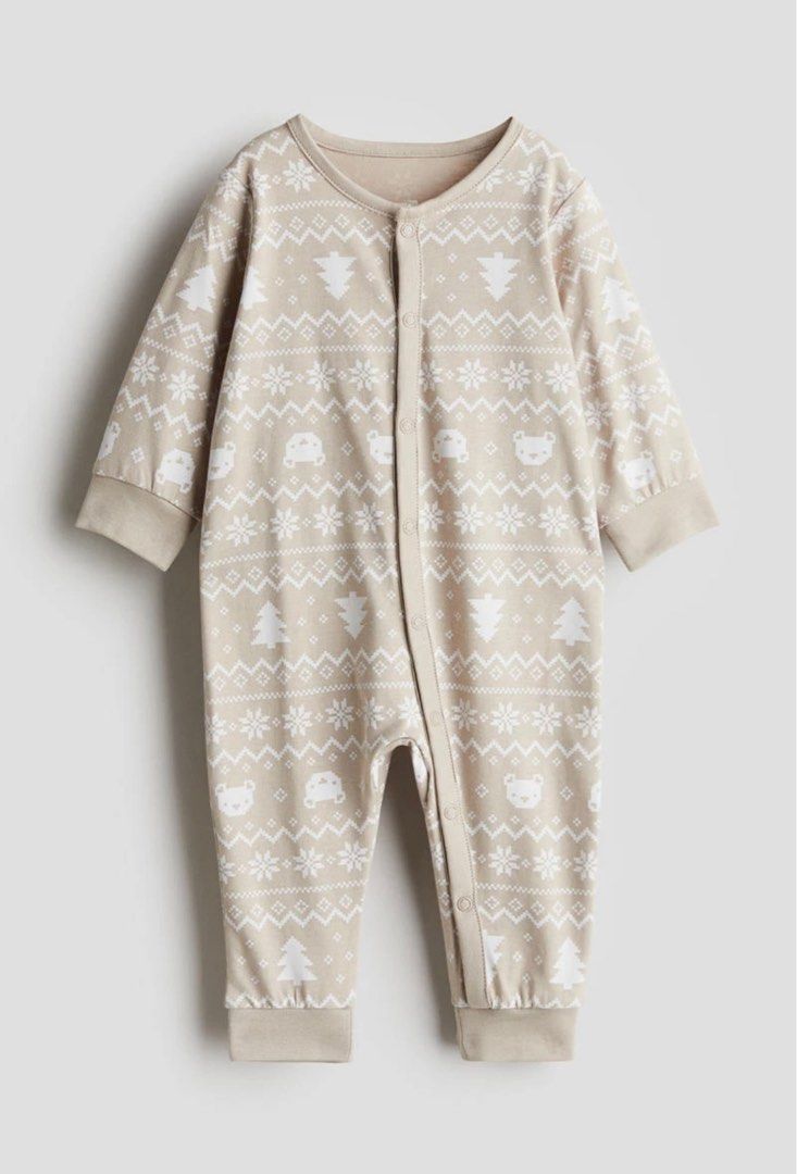 Set of 2 HM overalls (Category: Babies & Kids Fashion) located in Marikina City. Submitted by acbwee (Listing ID 1369783840, Image 2). Description: .