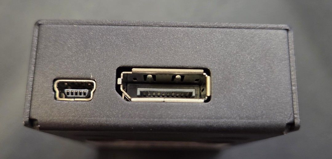 Startech (Category: Cables & Adaptors) located in Singapore. Submitted by repsol (Listing ID 1369725724, Image 3). Description: selling a very good condition startech Dp boost come with usb adapter and 5m startech DP-Dp . 10 unit avalaible..