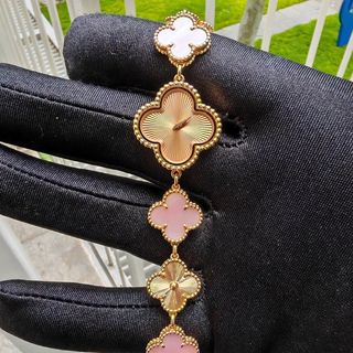 (Category: ) located in . Submitted by luxetreasuretrove (Listing ID 1369730080, Image 1). Description: .