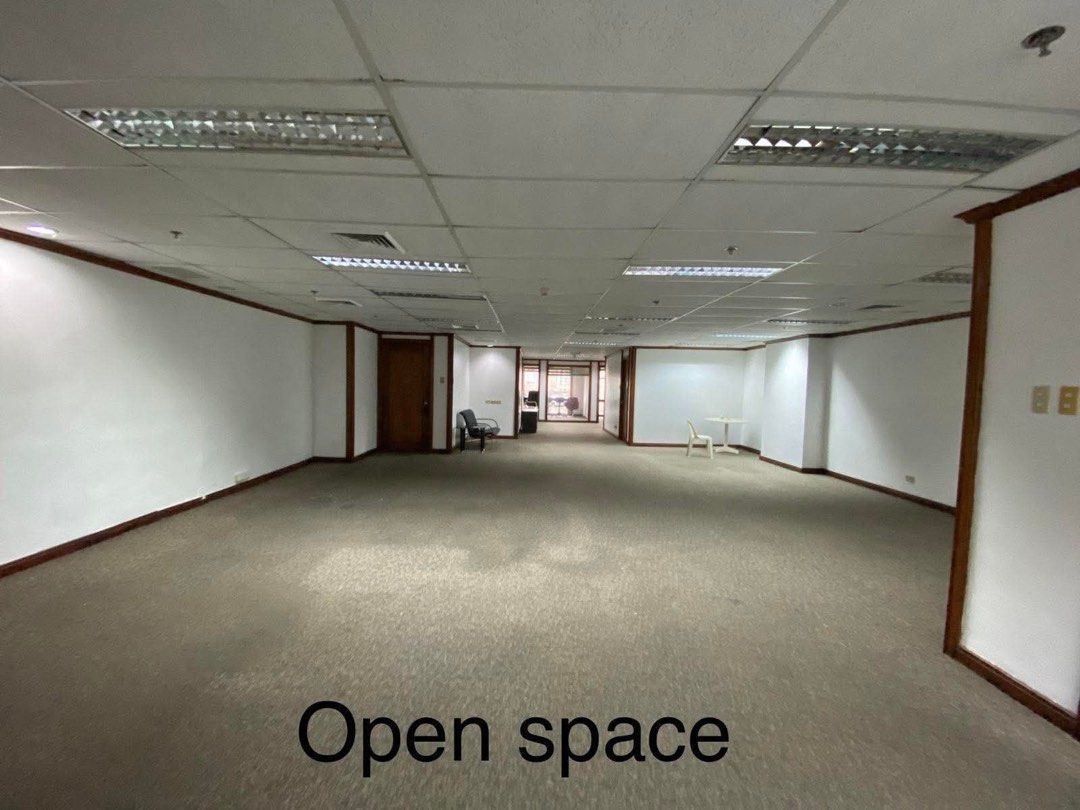 Tektite West Tower Unit 169SQM (Category: Commercial) located in Paranaque City. Submitted by AssortedItemsforSALE (Listing ID 1369703333, Image 1). Description: Tektite West Tower Unit for Sale in the 12th floor 169sqm 3 private rooms 1 pantry 1 conference room 1 private washroom Price Down Way Below Market Price from 18M to 13M Arrangement: CGT seller PF seller VAT & Transfer fees buyer Price is NON NEGOTIABLE Zonal is 141K per sqm x 169sqm .