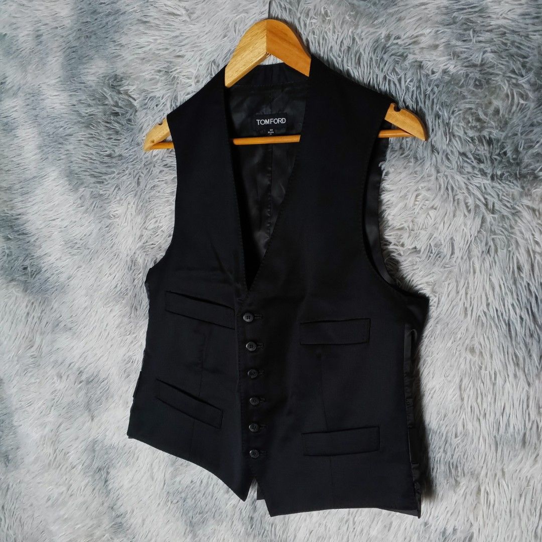 Tom Ford Light Wool Button-Down Vest(Authentic) (Category: Vests) located in Malasiqui. Submitted by drie_findss (Listing ID 1369752967, Image 2). Description: Tom Ford Light Wool Button-Down Vest(Authentic) ______________________ Size: 50 on tag (Measured by INCHES) Width: 20 Length: 22 Condition: EXCELLENT Color Rate: 10/10 Issue: none "Colors may vary due to lightning" "Swipe to see more details of piece and appreciate♥️" _____________________