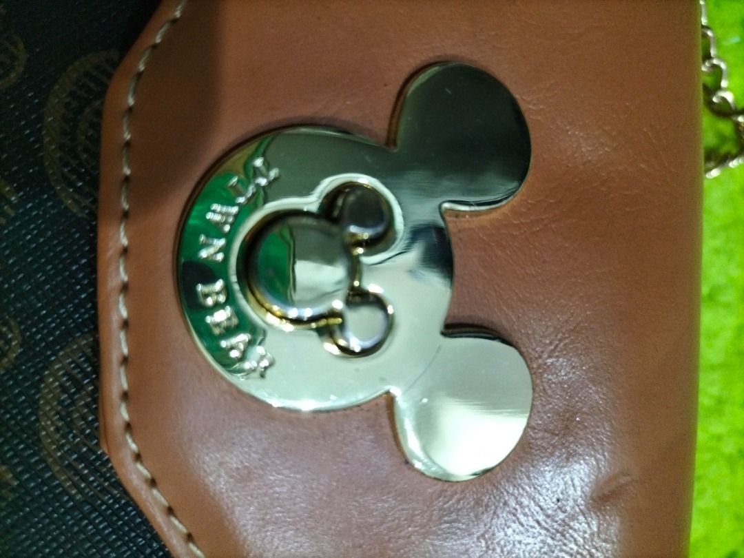 TTWN BEAR AUTHENTIC (Category: Luxury Bags & Wallets) located in Mandaluyong City. Submitted by lyzadefleur30 (Listing ID 1369717901, Image 1). Description: Slightly Used, TTWN BEAR. For more info, please send text message in 09183364112 or in mayflor30@yahoo.com. Thank you.