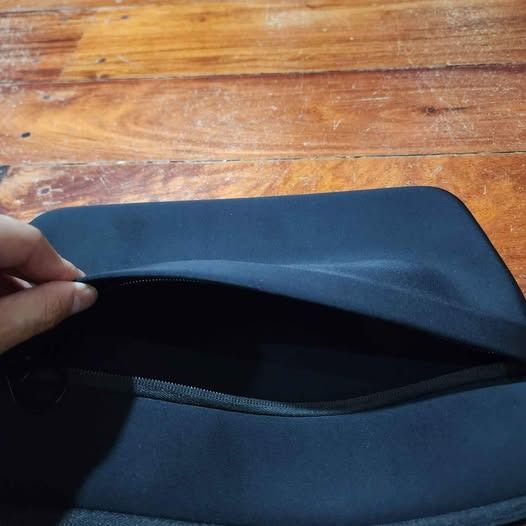 Tucano Laptop Sleeve for MacBook 13" (Category: Laptop Bags & Sleeves) located in Quezon City. Submitted by thedailyaloy (Listing ID 1369846862, Image 3). Description: If you have a 13" MacBook Pro or MacBook Air, check out this laptop sleeve! It's flexible enough that the charger fits in the front pocket. Bought this in 2017 and used it until the start of the pandemic. RFS: Switched to a different case..