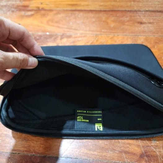 Tucano Laptop Sleeve for MacBook 13" (Category: Laptop Bags & Sleeves) located in Quezon City. Submitted by thedailyaloy (Listing ID 1369846862, Image 2). Description: If you have a 13" MacBook Pro or MacBook Air, check out this laptop sleeve! It's flexible enough that the charger fits in the front pocket. Bought this in 2017 and used it until the start of the pandemic. RFS: Switched to a different case..