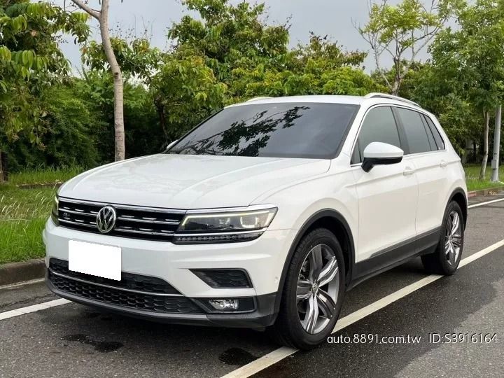由 usedcarsales (刊登 ID 1369737437，圖片 2) 提交，位於 高雄市 (Kaohsiung) 的 VOLKSWAGEN TIGUAN 📌預算有限也能入主歐系SUV 2020年款 🎊 車輛流動快 請先預約 車商勿擾 (類別：汽車出售)，說明：⭐️廠牌車款▸VOLKSWAGEN TIGUAN ⭐️實際里程▸ 6萬公里 ⭐️引擎燃料▸ 1.4L 汽油 ⭐️變速系統▸手自排 ⭐️驅動方式▸2WD ⭐️乘客數▸5門5座 ⭐️顏色▸白色 本公司皆為車商販售非自售 每一輛車皆有第三方鑑定書 車輛數多 流通率高 價格自然可壓低 !!!! ⭕五大保證 ✔️非重大事故／非來路不明／產權清楚 ✔️非泡水車 ✔️非接合車（車體結構完整） ✔️無引擎變造無車身變造 📌五大保固📌 🔎引擎 🔎變速箱 🔎發電機 🔎起動馬達 🔎方向機 ⭕可車換車⭕代客找車 ⭕可貸款分期 🔺賣場為車商源頭大盤商，好車皆在出清中 🔺價格皆是市售中古車收車價 📱歡迎來電預約諮詢了解車況賞車 