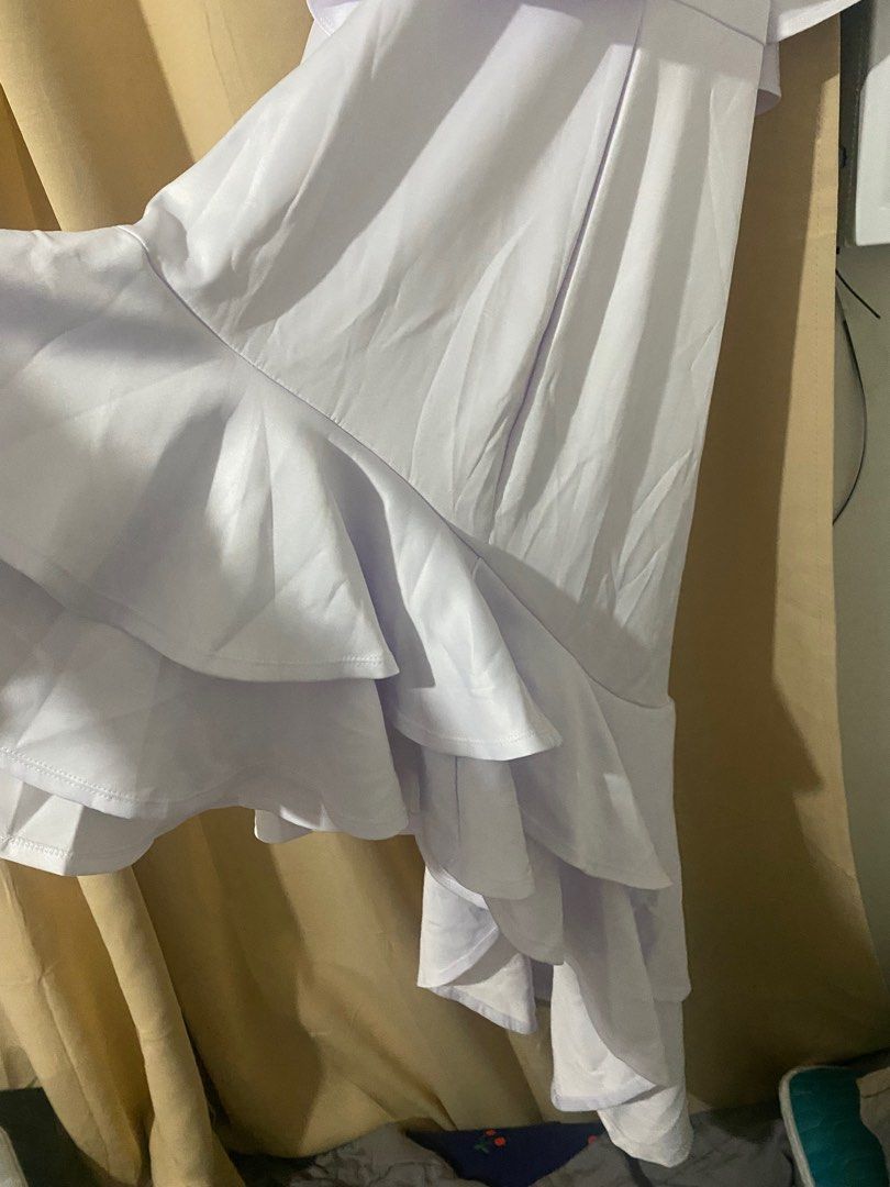Wedding/White Dress (Category: Dresses) located in Quezon City. Submitted by steffym18 (Listing ID 1369778153, Image 2). Description: Once lang nagamit, fit to Large-XL or kahit buntis.