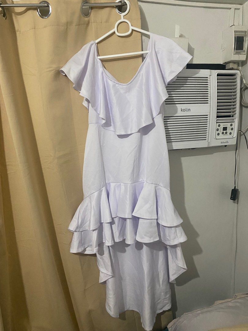 Wedding/White Dress (Category: Dresses) located in Quezon City. Submitted by steffym18 (Listing ID 1369778153, Image 1). Description: Once lang nagamit, fit to Large-XL or kahit buntis.