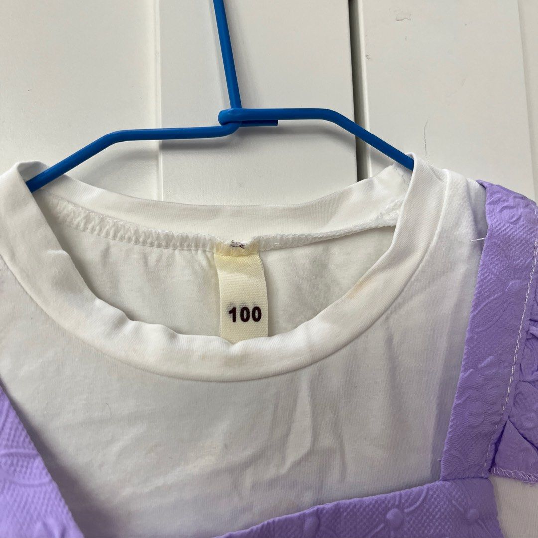 由 az0001 (刊登 ID 1369984529，圖片 2) 提交，位於 高雄市 (Kaohsiung) 的 女童洋裝（100cm) (類別：嬰兒及兒童流行時尚)，說明：領口有汙漬，不介意再下單喔！。