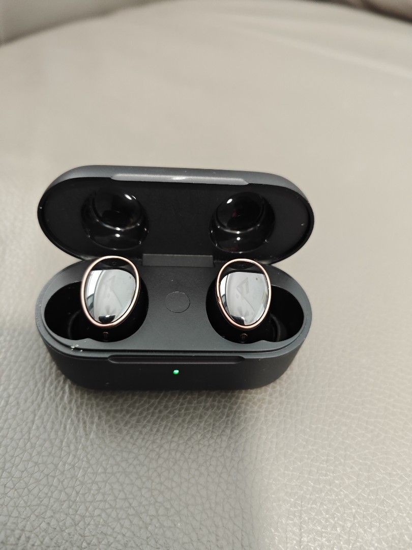 1more evo Bluetooth wireless earphones (Category: Earphones) located in Singapore. Submitted by w0ng88 (Listing ID 1369894716, Image 2). Description: as per picture. left bud battery has slightly shorter lifespan for unknown reason after firmware update. not for fussy buyer, COD only. Cheers..