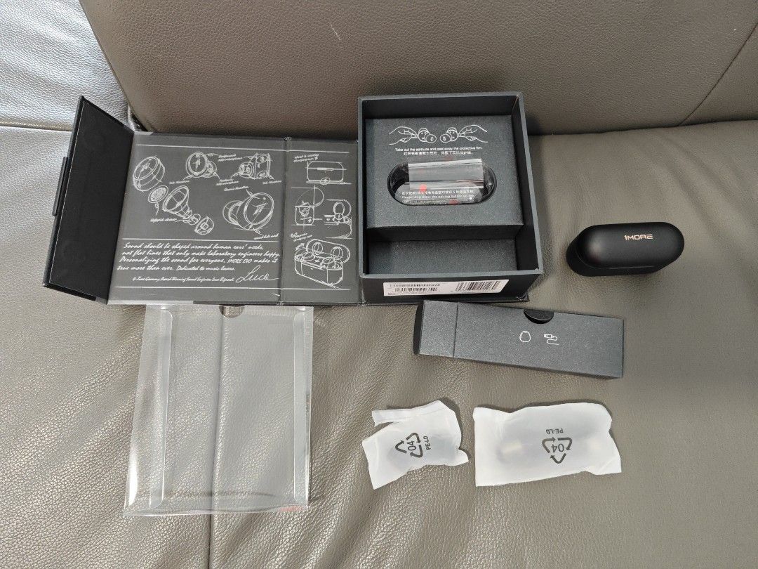 1more evo Bluetooth wireless earphones (Category: Earphones) located in Singapore. Submitted by w0ng88 (Listing ID 1369894716, Image 3). Description: as per picture. left bud battery has slightly shorter lifespan for unknown reason after firmware update. not for fussy buyer, COD only. Cheers..