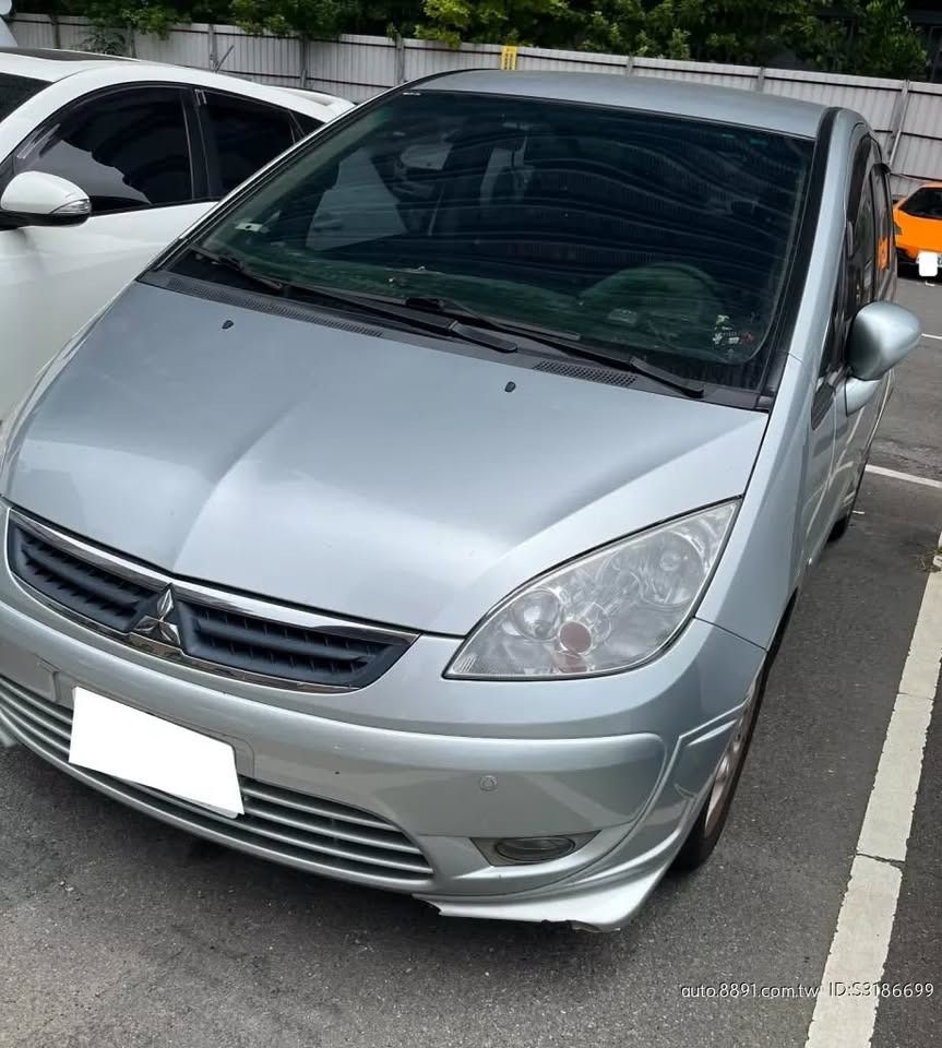 由 xuy540961358 (刊登 ID 1369942291，圖片 3) 提交，位於 高雄市 (Kaohsiung) 的 2008 Mitsubishi Colt Plus 🎊 車輛流動快 請先預約 車商勿擾 (類別：汽車出售)，說明：Mitsubishi Colt Plus 2008款 銀色 🎊 車輛流動快 請先預約 車商勿擾 全車保證無事故❌無變造❌無泡水❌ 同行勿擾!!!!!!!!!!!!!!!!! ❃ 廠牌：Mitsubishi ❃ 型號：Colt Plus ❃ 年份：2008 ❃ 車色：白色 ❃ 排氣量：1.6L ❃ 里程：140000km ❃ 變速系統：自排 ❃ 引擎燃料：汽油 ❃ 驅動方式：2WD ❃ 乘客數：5門5座 ❃ 售價：6.8萬 安全配備： 煞車輔助系統 安全氣囊 【最具公信力第三方認證車/優選車況】 認證中古車百百種，妳/你看懂哪一種 想要便宜又具法律效益認證的中古車， 所有車款不怕你問，就怕你找錯人。 全台最大二手車大盤商。 【消費找上游，帶你成為聰明