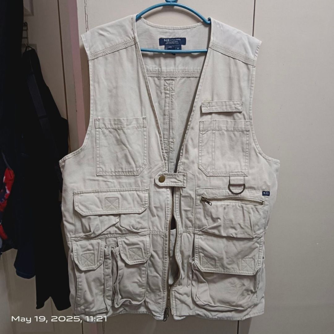 5.11 Tactical Vest (MEDIUM) (Category: Coats, Jackets and Outerwear) located in Quezon City. Submitted by marianodeclutter (Listing ID 1369918481, Image 1). Description: Item Model 80001 100% Cotton Made in Sri Lanka Original 5.11 Loc: quezon city, central avenue.