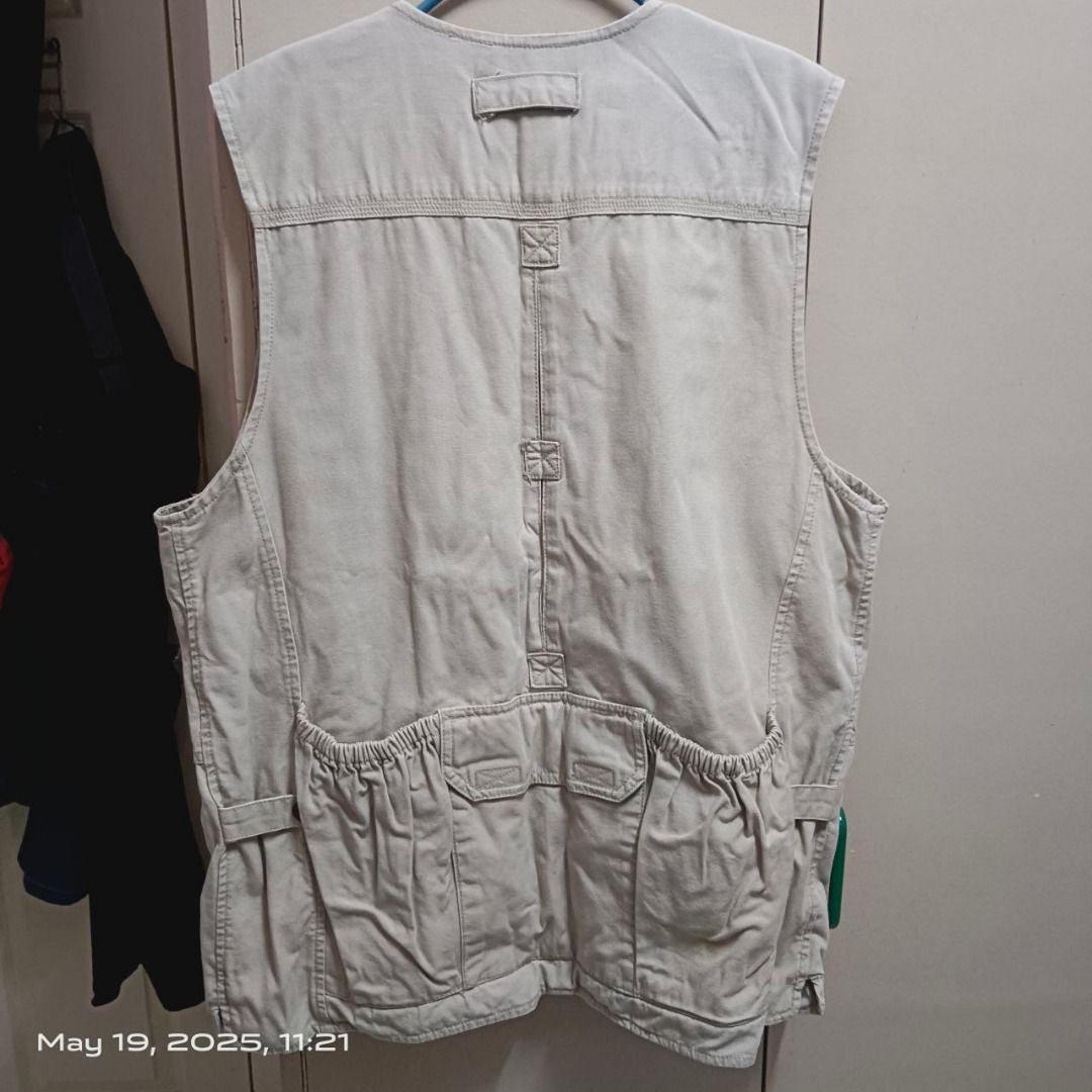 5.11 Tactical Vest (MEDIUM) (Category: Coats, Jackets and Outerwear) located in Quezon City. Submitted by marianodeclutter (Listing ID 1369918481, Image 3). Description: Item Model 80001 100% Cotton Made in Sri Lanka Original 5.11 Loc: quezon city, central avenue.