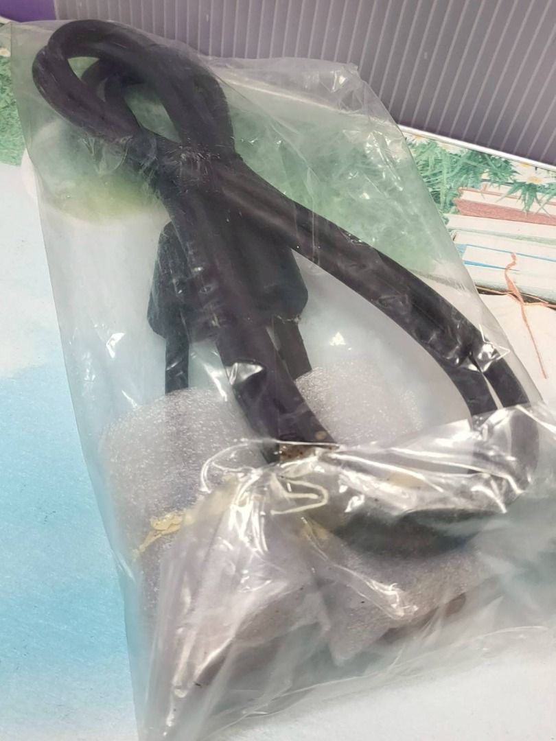 由 allanchu23 (刊登 ID 1369955881，圖片 1) 提交，位於 台中市 (Taichung) 的 螢幕線+鉛筆全部 (類別：商務用科技產品)，說明：。