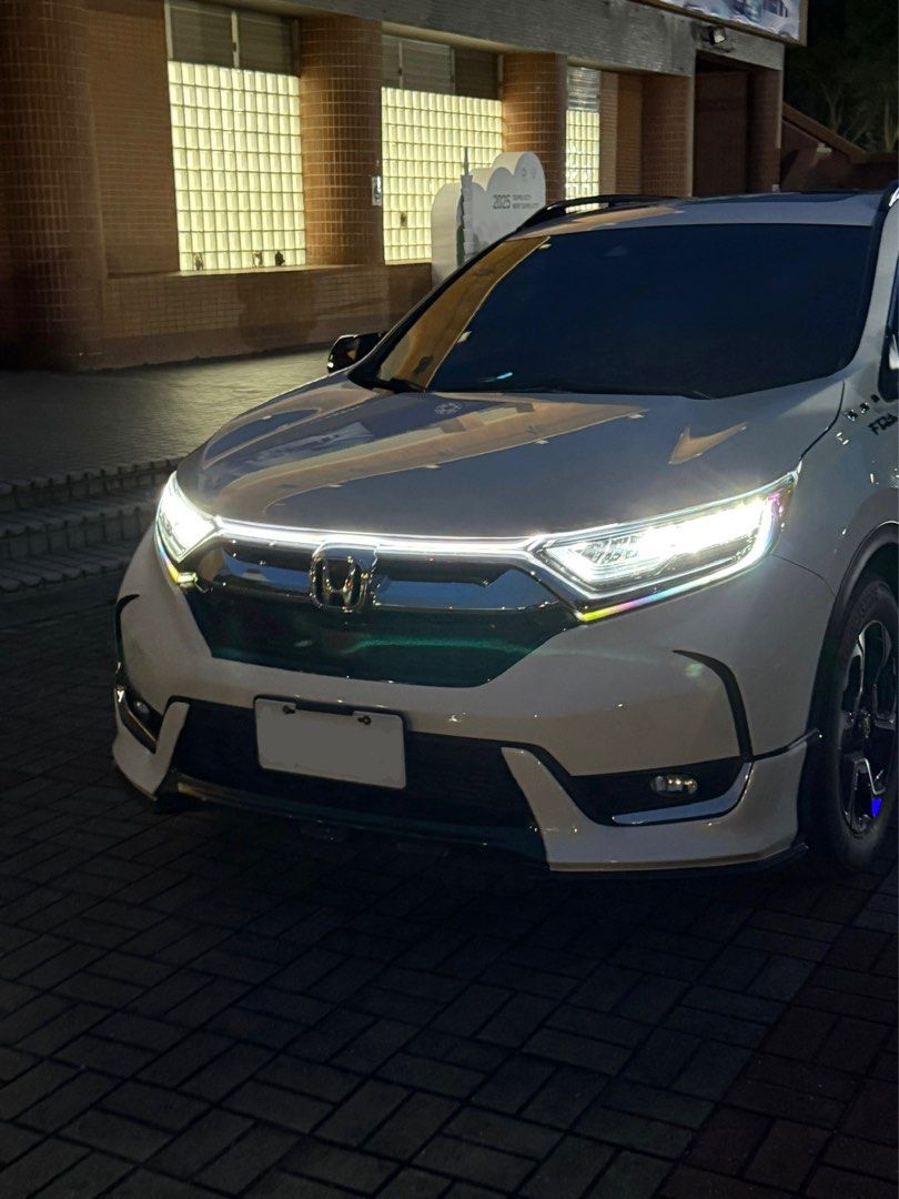 由 sale123666 (刊登 ID 1369997152，圖片 2) 提交，位於 新北市 (New Taipei) 的 車頭貫穿燈 (類別：汽機車零配件)，說明：貫穿燈可app聯動 改色改模式 220cm 流水方向燈。