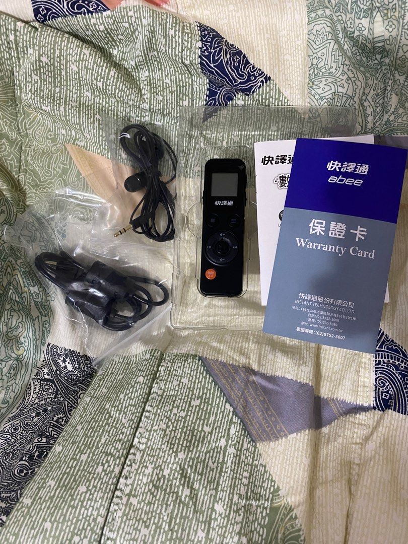 由 c0928739510c (刊登 ID 1370021029，圖片 2) 提交，位於 台中市 (Taichung) 的 快譯通錄音筆 (類別：錄音機)，說明：專業降噪LPCM技術，音質清晰不失真 專用錄音鍵，隨開即錄，方便快速 中文化介面，操作直覺簡單 超長45小時連續錄音 A-B段落、複讀模式、變速播放，學習語言更有效率 充電式鋰電池，低電壓時自動存檔 錄音筆、MP3、隨身碟三機一體 超高檔錄音品質 更清晰聲音記錄 商品型號：CRM-581 內建容量：8GB 錄音功能：MP3數位錄音、聲控錄音、監聽設定、預約錄音功能 錄音格式：WAV格式 音樂播放：MP3、WMA，具歌詞同步、音速調整、A~B段複讀場景設定：會議、音樂、採訪、演講 音場效果：自然、流行、搖滾、爵士、古典、柔和、重低音播放模式：普通模式、單曲循環、全部循環、瀏覽播放、隨機播放 傳輸介面：USB 2.0高速傳輸液晶螢幕：高亮真OLED顯示螢幕電力來源：內建鋰電池、USB供電 標準配備：說明書/保證卡/USB傳輸線 機身