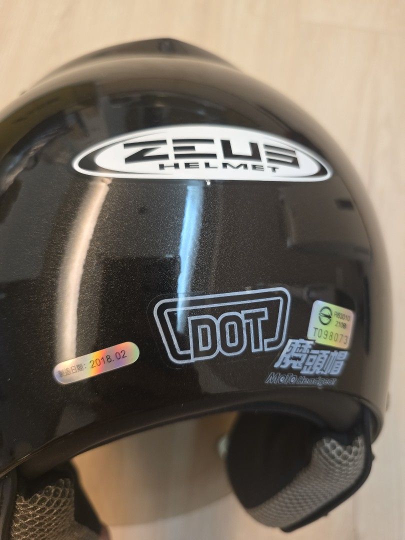 由 iamsasa77 (刊登 ID 1370033375，圖片 2) 提交，位於 台北市 (Taipei) 的 近全新 ZEUS Helmets 瑞獅安全帽 黑色 3/4罩式 安全帽 魔頭帽 (類別：汽機車零配件)，說明：帶不到五次，幾乎全新，附贈保潔袋 寄件可以提供：7-11 賣 貨便 運 費38元。商品售出不退換，尺寸或各種問題可以先詢問清楚再購買喔！購買二手商品如無法接受有使用痕跡，請勿購買，謝謝！ 滿百元出貨，且購買賣場商品滿一百元，可選擇賣場上的免費贈品一個，每個帳號購買限領一個，如購買金額超過一千，可多贈一個。也還有其他的贈品，可賣場看看喔。 賣場規則請至關於我查看，謝謝。。