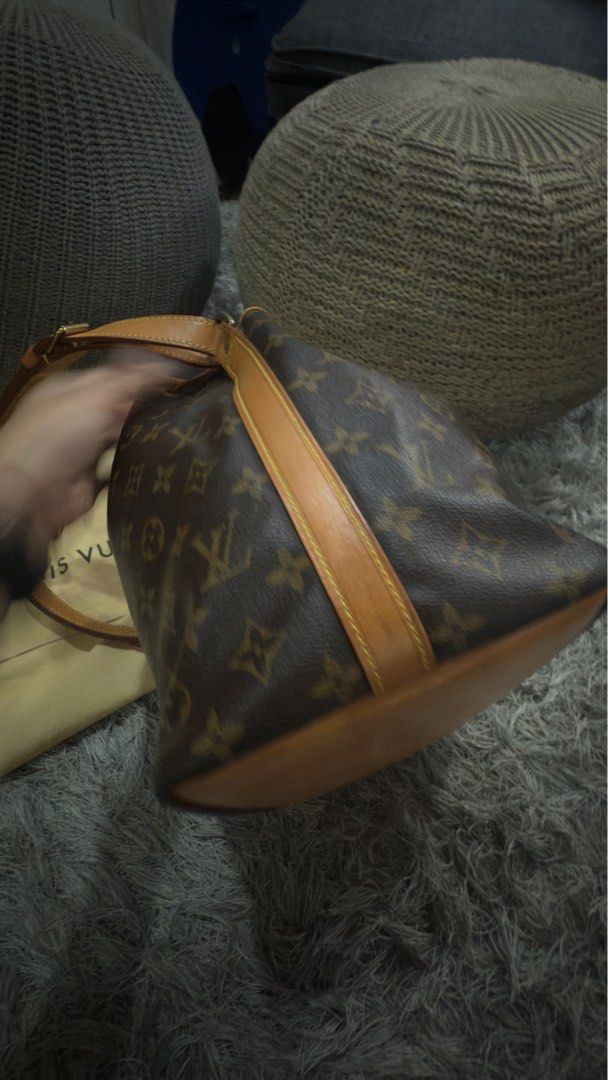 Authentic LV Noe (Category: Luxury Bags & Wallets) located in Manila. Submitted by jhesadavid (Listing ID 1370064331, Image 3). Description: .