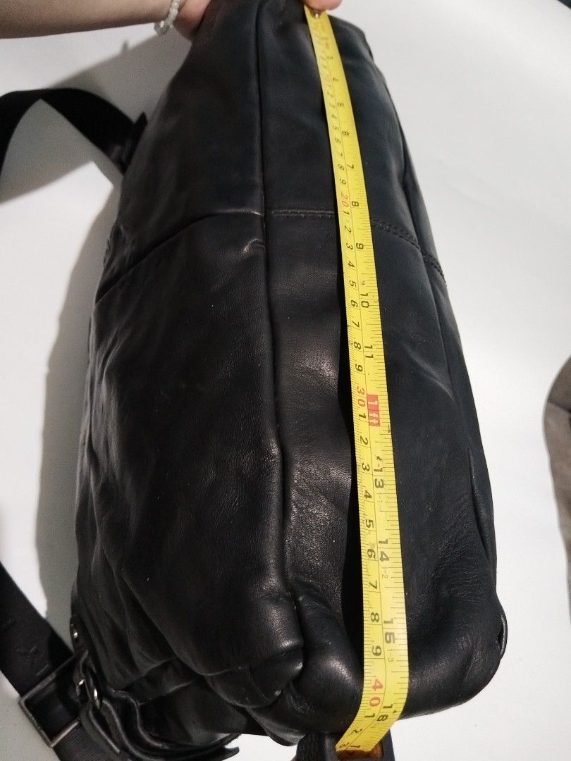 bally (Category: Luxury Bags & Wallets) located in Lemery. Submitted by venus23 (Listing ID 1370021477, Image 3). Description: check s issue.