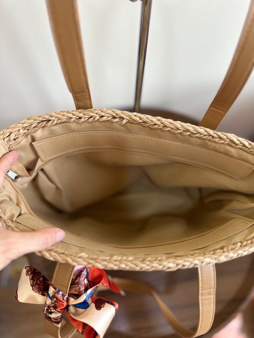 Beach Bag 3 - Khaki (Category: Beach Bags) located in Manila. Submitted by hellokittyclosettt (Listing ID 1369970179, Image 3). Description: Large Capacity beach bag with FREE FREE FREE twilly/ribbon and bag charm (will be given randomly depends on availability).