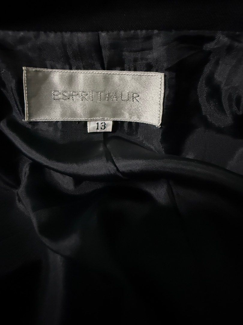 BLACK BLAZER (Category: Coats, Jackets and Outerwear) located in Kulai. Submitted by feefufo (Listing ID 1369956260, Image 2). Description: Please dm for measurements .