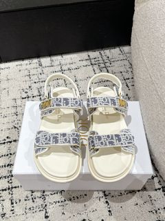 (Category: ) located in . Submitted by shoes_locker (Listing ID 1369987549, Image 1). Description: .