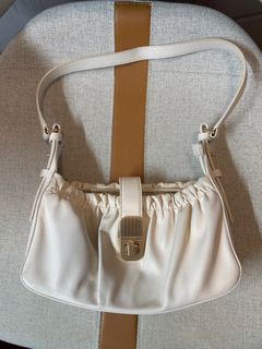 （分類：）位於 。 由 cty110 提交（商品編號 1370057542，圖片 1）。簡介： 。