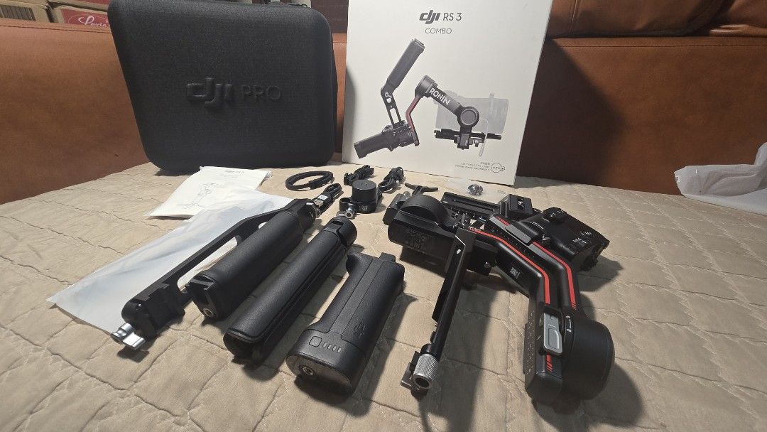 DJI RS3 Combo (Category: Gimbals & Stabilizers ) located in Manila. Submitted by jammyjujujelly (Listing ID 1370035438, Image 1). Description: FOR SALE: DJI RS 3 Combo 3-Axis Gimbal Stabilizer. The package includes the following: •Original box and accessories: Focus Motor Focus Motor Rod Mount Kit Focus Gear Strip Briefcase Handle Carrying Case with FREE Foto Vertical Mount. Priced at ₱25,000. Key features include a 3 kg payload capacity, 12-hour
