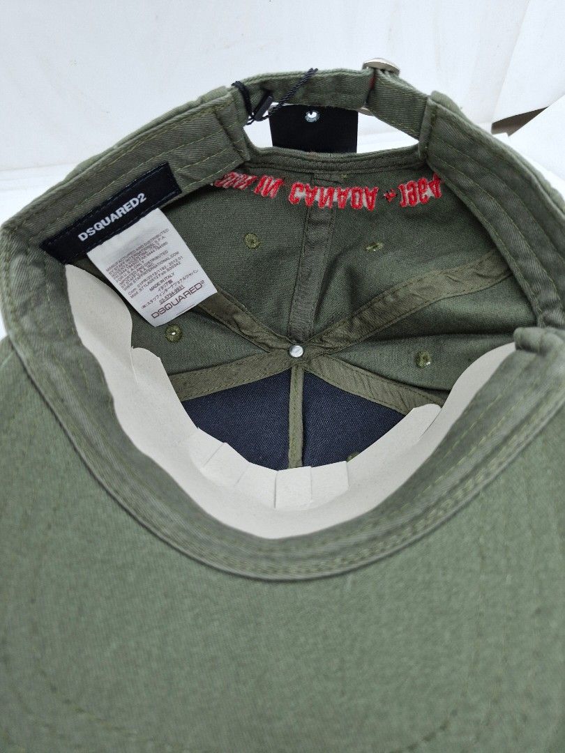 DSQUARED2 Born in Canada (Category: Caps & Hats) located in Makati City. Submitted by CAPSnHATS (Listing ID 1370018551, Image 3). Description: fresh from balikbayan box actual picture posted what you see is what you get embroidered logo sf 90pesos MM.