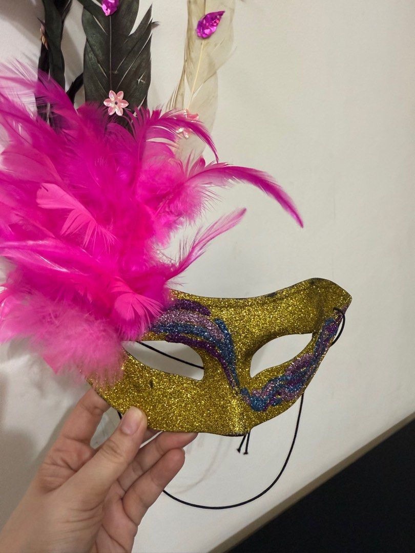 Elegant Mask with feathers from Bacolod (Category: Other Accessories) located in Manila. Submitted by hellokitty1978 (Listing ID 1369907971, Image 3). Description: Elegant mask with feathers from Bacolod.