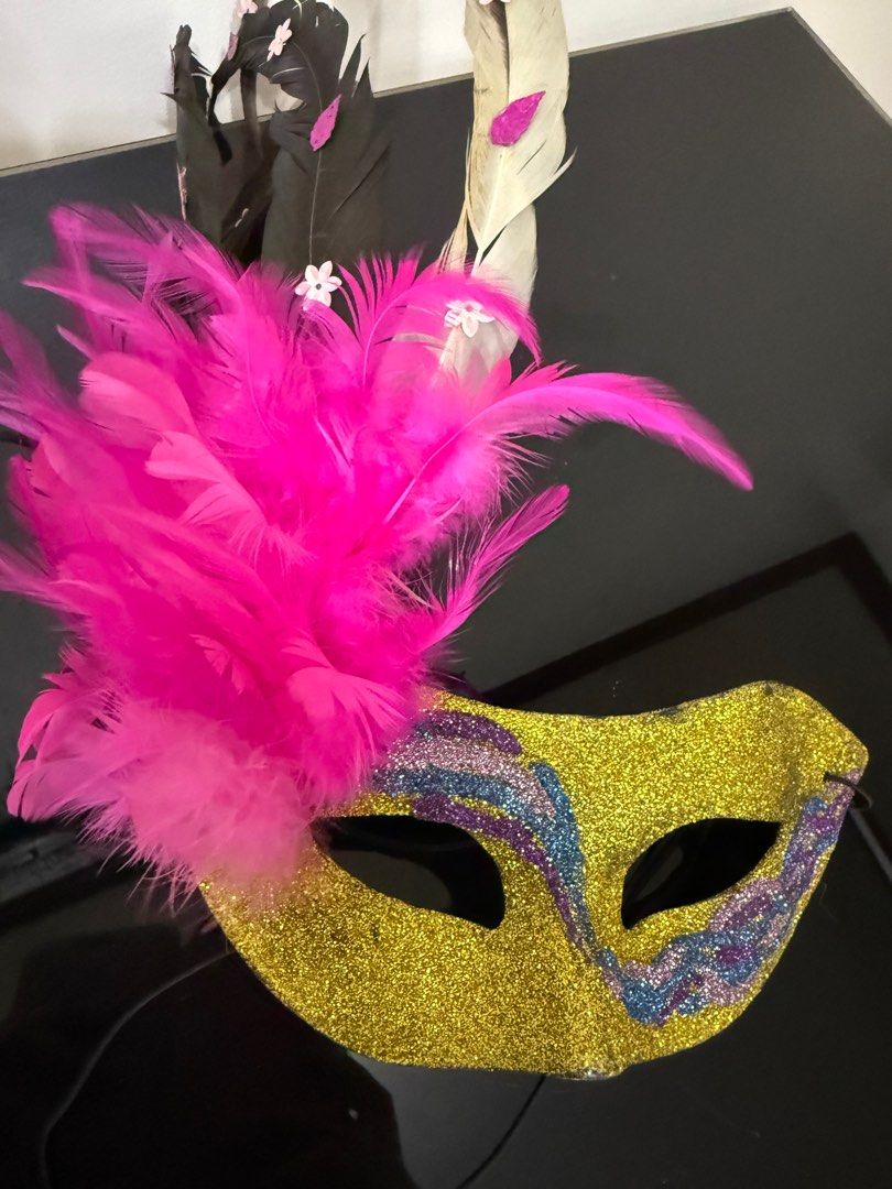 Elegant Mask with feathers from Bacolod (Category: Other Accessories) located in Manila. Submitted by hellokitty1978 (Listing ID 1369907971, Image 2). Description: Elegant mask with feathers from Bacolod.