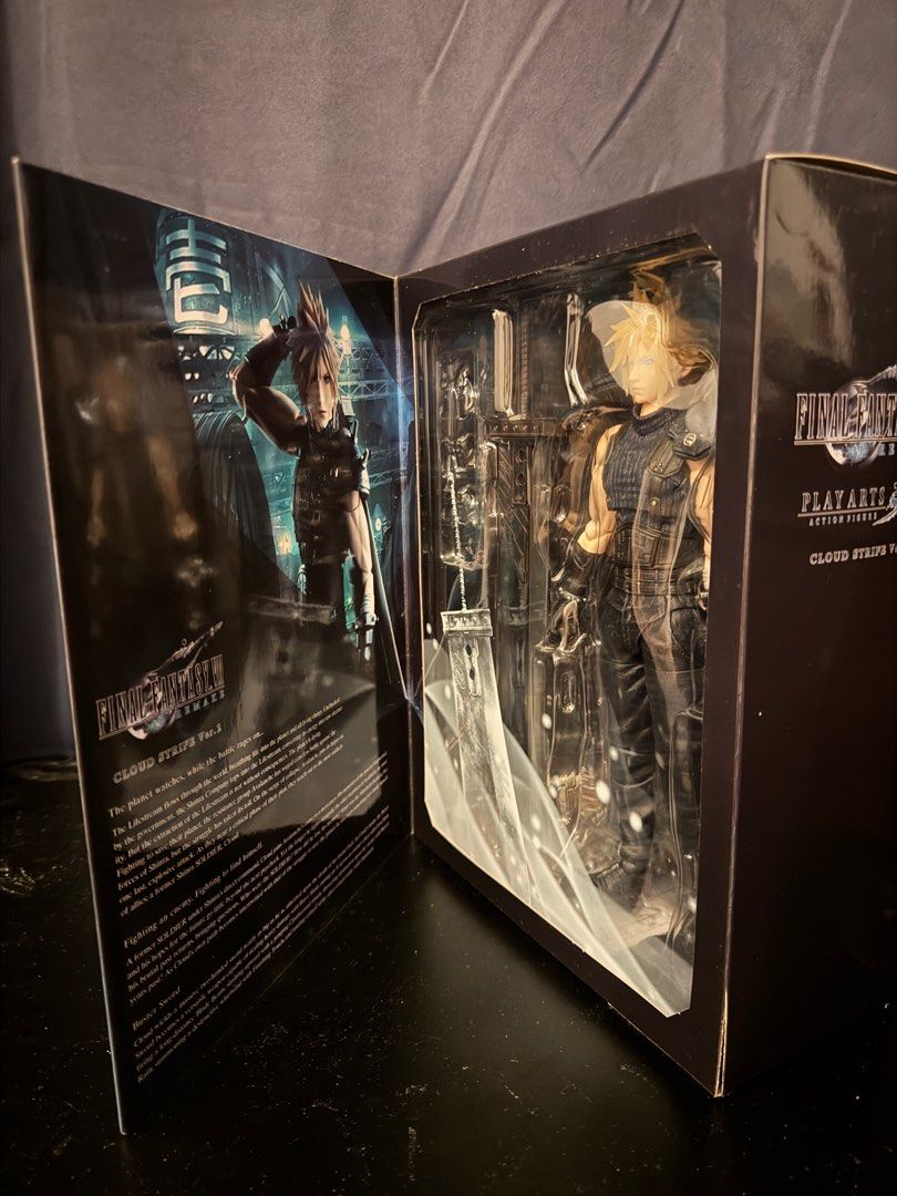 Final Fantasy Remake - Cloud Strife v2 (MISB) (Category: Figurines & Statues) located in Valenzuela. Submitted by markdodr (Listing ID 1370015843, Image 2). Description: FINAL FANTASY REMAKE - Cloud Strife V2 PlayArts Kai Figure MISB No Issue.