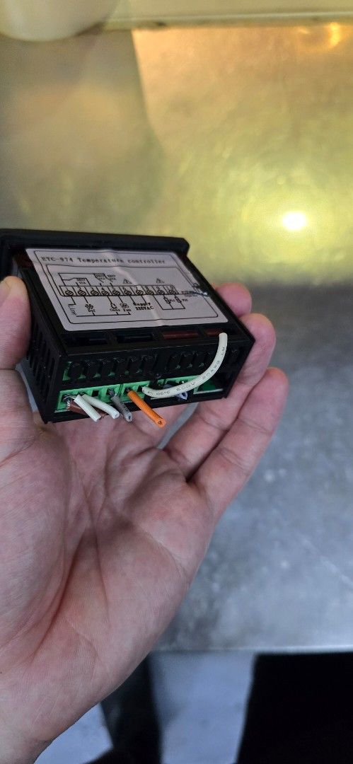 Freezer Controller (Category: Refrigerators & Freezers) located in Singapore. Submitted by greenchilliseed (Listing ID 1370001925, Image 2). Description: very new, you can save money.