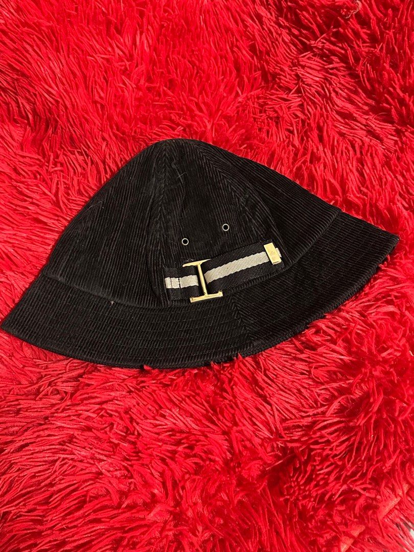 Gucci Bucket Hat (Category: Luxury Accessories) located in Davao. Submitted by diorxx (Listing ID 1369988965, Image 1). Description: Gucci Bucket Hat.