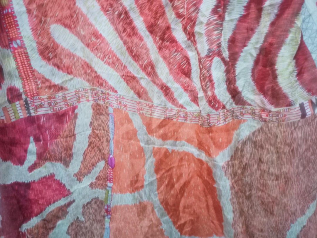 Hermes pelages et camouflage (Category: Scarves) located in Baguio. Submitted by bbagsht (Listing ID 1369919816, Image 2). Description: authentic.