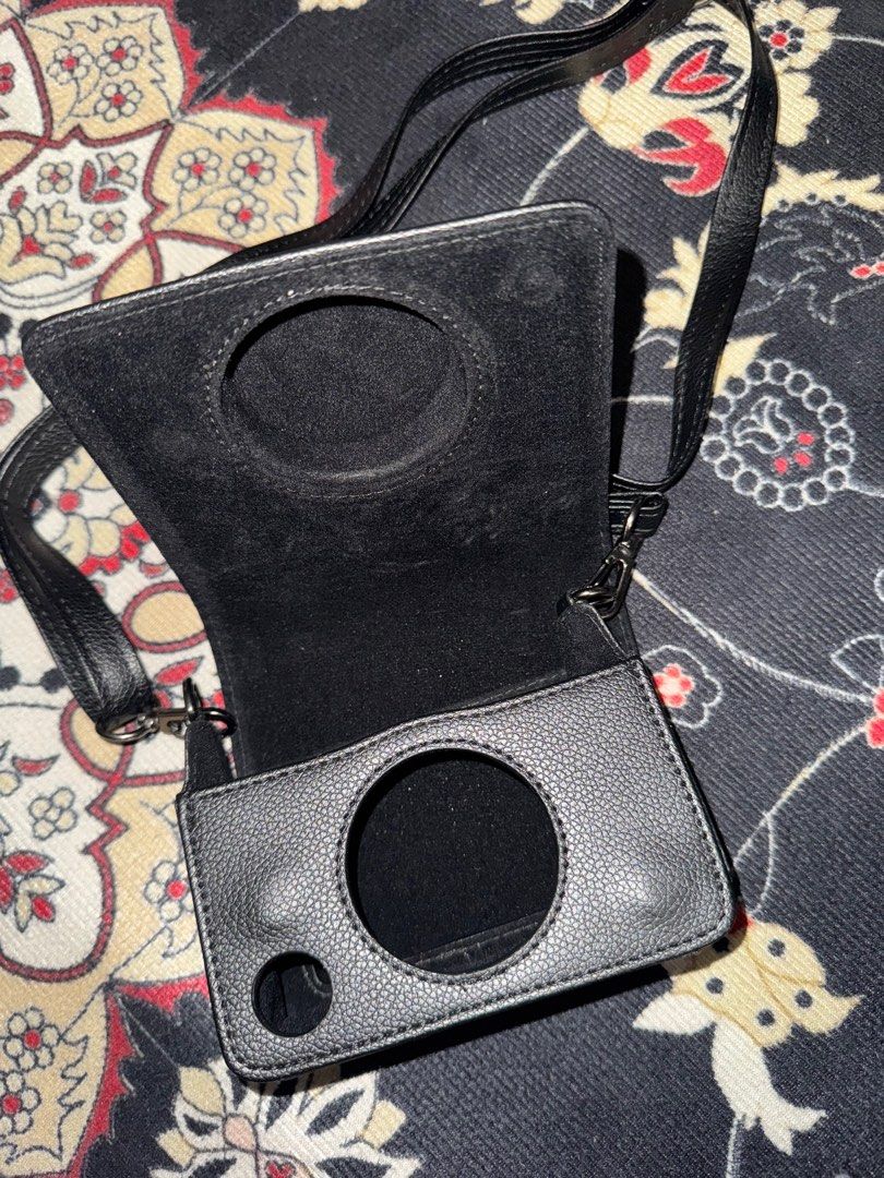 Instax Mini Evo Case (Category: Camera Bags & Carriers) located in Taguig. Submitted by intoniyaaih (Listing ID 1370047369, Image 2). Description: .