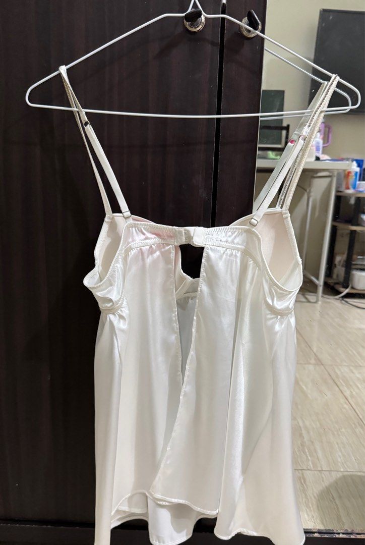 La Senza Lingerie Top (Category: Others Tops) located in General Trias. Submitted by mayiiiii (Listing ID 1369938814, Image 2). Description: ▫️ used only once during concert ▫️ comes with (unused) bottom ▫️ all gems still intact ▫️ best for 32-34A/B sized girlies ▫️ elegant, classy, and cool fabric ▫️ authentic la senza ▫️ originally priced at Php3,795, price posted still negotiable .